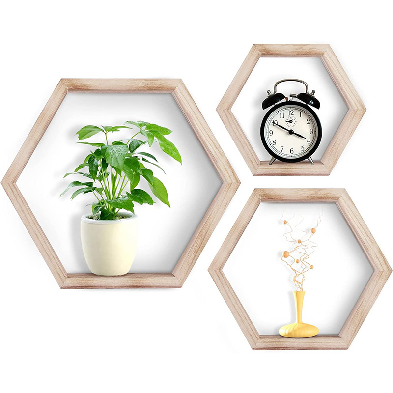 Houten decoratieve planken, decoratieve meubels installeren, bloempotten plaatsen